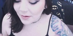 Thick booty goddess drills shaved puss and moans