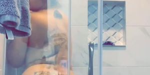 S.S having fun in the bathroom 2 (Duvy Inzunza, London Andrews, Sabella Monize)
