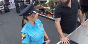 XXXPAWNSHOPS - Police amateur facialized for quick cash