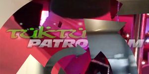 Tuktukpatrol Bang Cock Twins Take Turns Sucking Foreign Dick