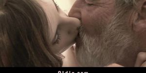 Nasty teen masturbating and seducing wrinkled old man! (Sweet Mouth)