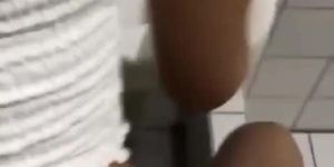 cogiendo a mi amiga en el baño de una fiesta