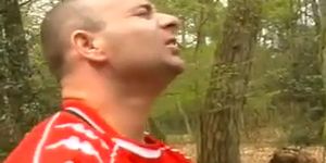 Nomi dans les bois