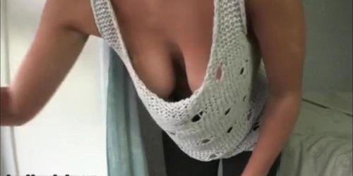 Women play with her tits vol.1