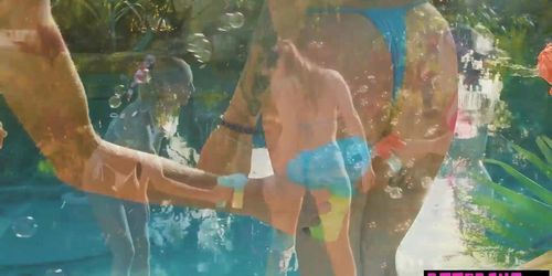 Teen blondie Payton Avery and her BFFS spending memorial day on a big cock (Alicia Williams, Isabel Moon)