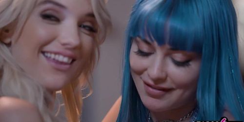 Hot lesbian couple introduces a third and watches her cheat right there (Gizelle Blanco, Jewelz Blu, Kenna James)
