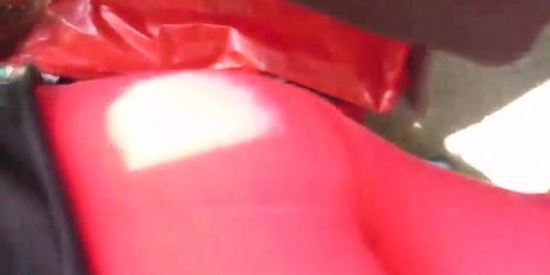 Metiendo dedo a nena en lycra