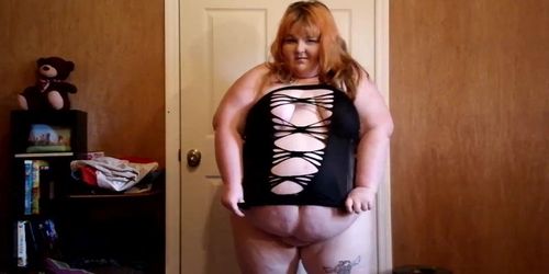 Cute BBW feedee strips