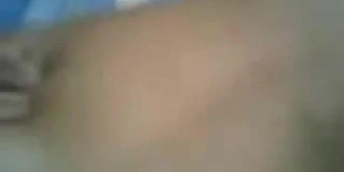 Namorada novinha gostosa gemendo e gozando dando a bucetinha e o cusinho de quatro