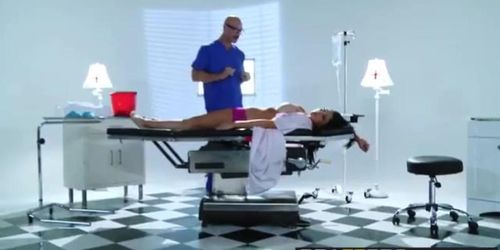 Brazzers - Dirty Masseur - Audrey Bitoni Johnny Sins - Time For Your Spongebath
