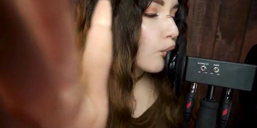 KK Brown Licking & Mouth sounds ASMR (Beauty Dior)