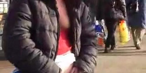 Piss: Lesbian mouthpissing at a public trainstation