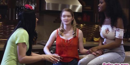 Having Lesbian Sex with my Alien Neighbor (Alex Coal, Bunny Colby)