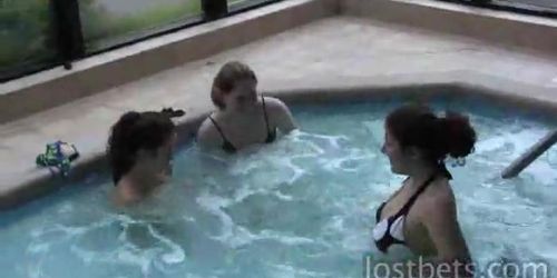 LOSTBETSGAMES - No Sound: Elizabeth Julie and Lily plays Strip Mogadishu