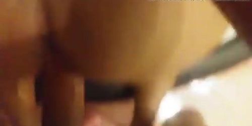 Putinha casada morena linda e gostosa gemendo e gozando dando a bucetinha e o cusinho de quatro pro amante no motel
