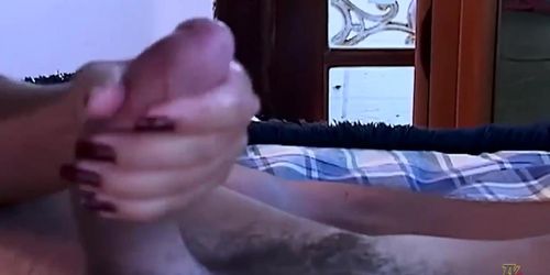 Morena rabuda linda e gostosa gemendo e gozando dando a bucetinha e o cusinho bem gostoso pra dois