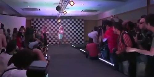 Miss bumbum hoot
