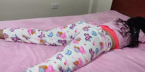 Uncle took advantage of his niece to massage her body when she was alone at home Sub English Jav