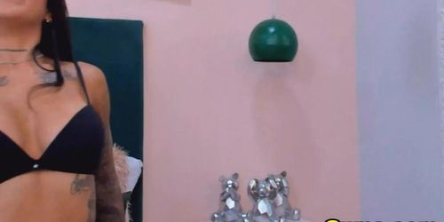 Horny And Start Playing With Herself