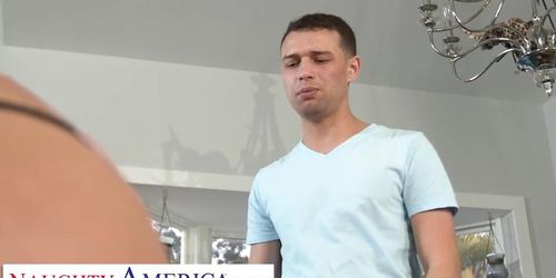 Wet MILF gives proper thanks with a proper blow job (Abby Somers, Johnny Love)