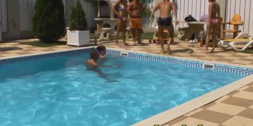 Underwater sexgames fuck with horny bikini babes