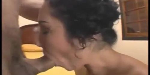 Morena rabuda linda e gostosa gemendo e gozando dando a bucetinha e o cusinho bem gostoso pro leonardo martins