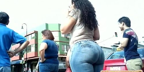 thick thigh milf candid