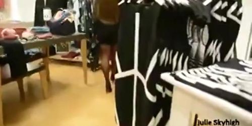 Mother Shopping With Buttplug (Plug Up)