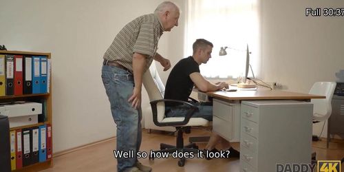 Daddy4K&Amp;Period; Guy Fixes Dads Computer Not Knowing About Mans Affair With Girlfriend