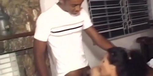 Duas Novinhas gostosas gemendo e gozando dando a bucetinha e o cusinho bem gostoso
