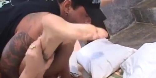 Loirinha rabuda linda e gostosa gemendo e gozando dando a bucetinha e o cusinho bem gostoso
