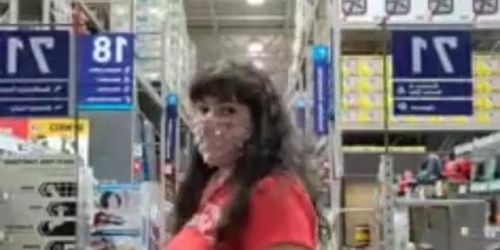chubby milf in store selfie flash