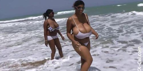 Ebony x 2 having a vacation in the carribean sea