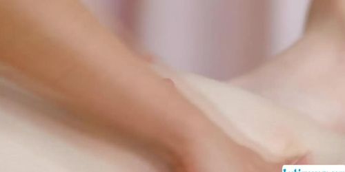 Masseuse makes her wet client warmed up