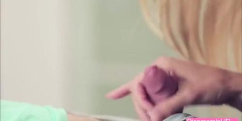 Lovers does not stop fucking even if the blonde step mother finds lovers fucking