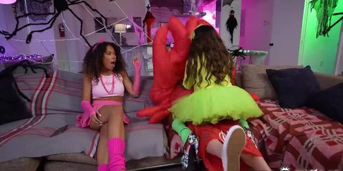Lucky guy fucked by these horny babes Skyla Sun and Naomi Foxxx (AylaFoxXxu, Johnny Love)