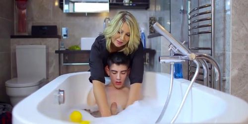 His big rough cock tastes like chicken in her slutty mouth (Jordi El Nino Polla, Leigh Darby)