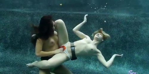 Frigging (Callie Calypso, Mila Marx)