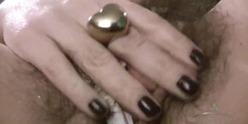 Curvy hairy girl Simone Delilah sucks on her dildo to get it soaking wet for her pussy