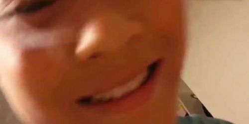 Nghe b?o em thích ?n s?a chua, v?y nay anh làm s?a chua nguyên ch?t cho em ?n nhé.