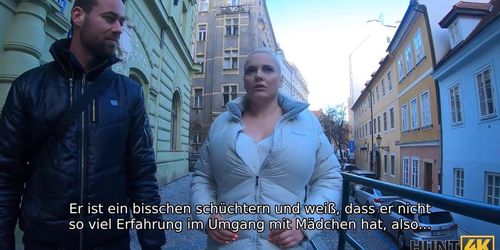 HUNT4K Hunter unterbricht Blind Date und schraubt hei�e Blondine mit gro�en Kr�gen