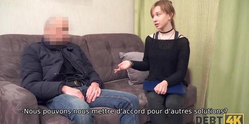 DEBT4k. L'agent utilise une jeune poup�e comme une pute bon march� � cause de dettes (Eva Abel)