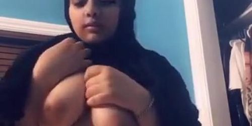 Busty Paki girl Zainab (desi_girls)