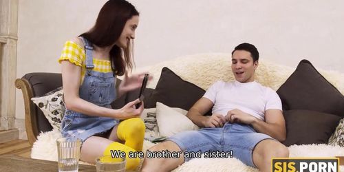 SIS.PORN. Nasty girl in yellow stockings has twat humped by stepbrother