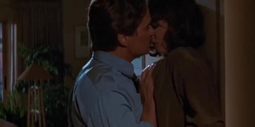 Jeanne Tripplehorn’s boobs, pussy close-up - Basic Instinct
