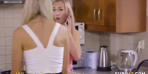 Blonde milf spanking pretty well her lesbian gf (Florane Russell, Jenny Wild)