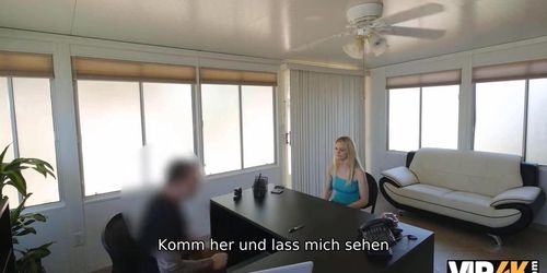 VIP4K. Frau ist immer bereit, sich bohren zu lassen, wenn es ihr Geld bringt (Alli Rae)