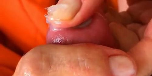 Pia inserts a urethra plug and gave a great HJ