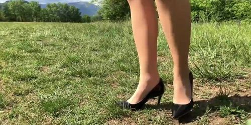 Pantyhose Flashing (Amanda Logue, Beauty Dior, Sunny Day)