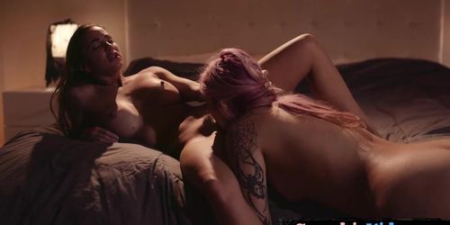 SWEETHEART VIDEO - Bigtitted perverted dyke eats pinkhaired hairy lesbian